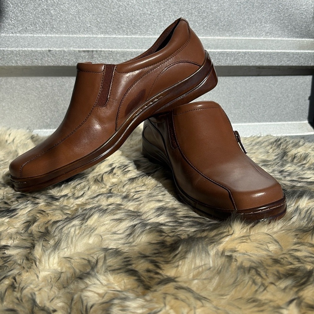 Naturalizer Brown Ankle Boots with Rich Leather Finish